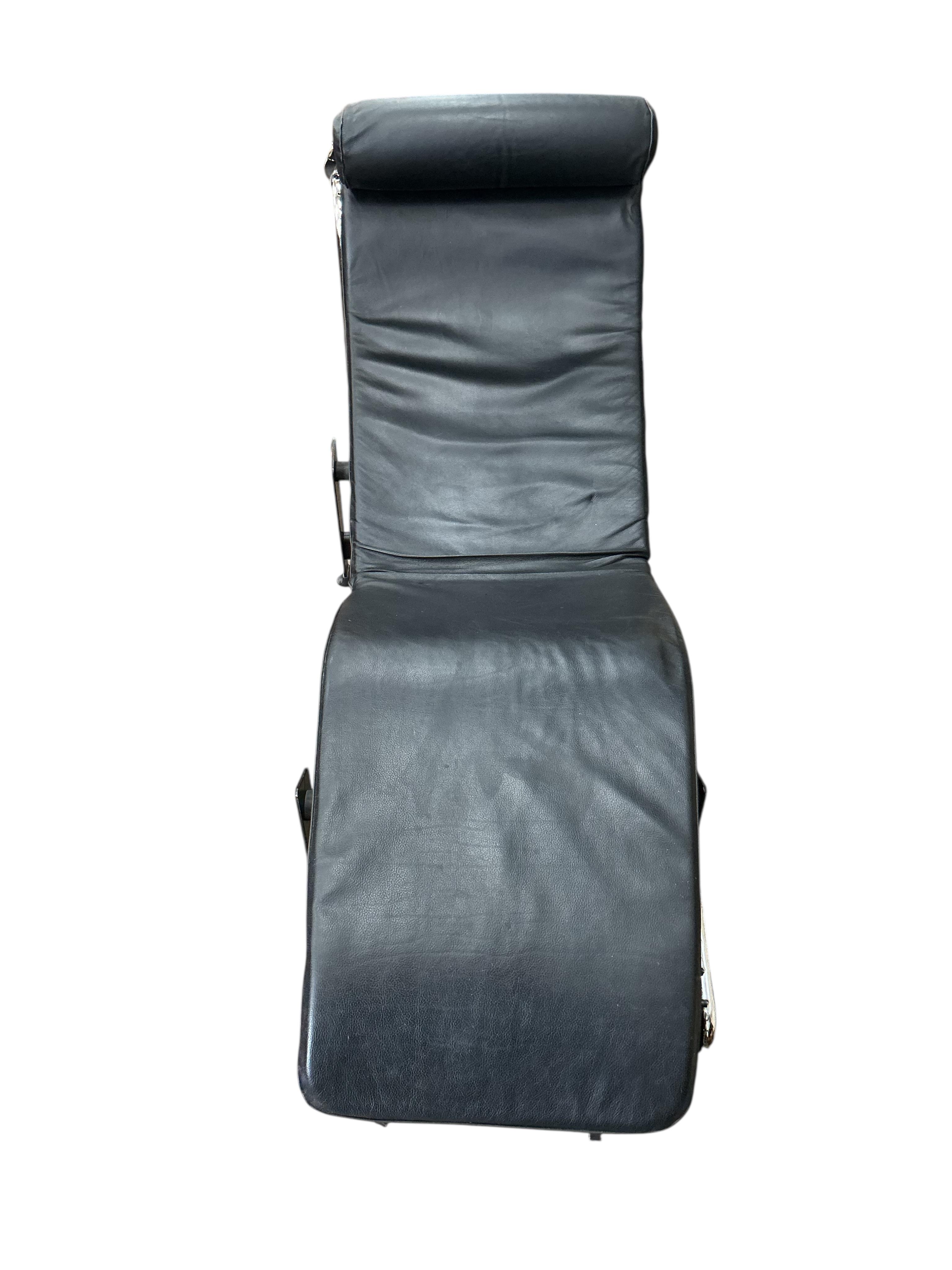 A Corbusier style chrome and black leather daybed, width 53cm, length 150cm
